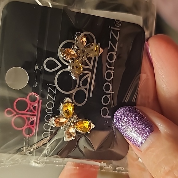 Live to Flight Another Day Yellow Post Earrings Gorgeousness  Dainty - Picture 3 of 3